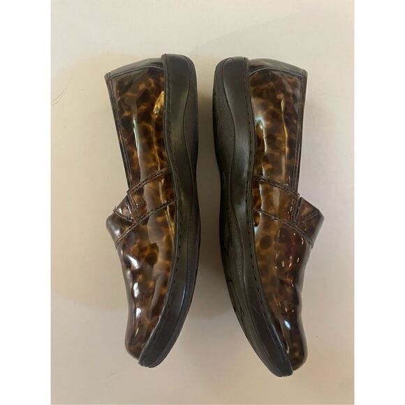 B.O.C. Women’s Tortoise Flat Slip On Comfort Shoes Size 8.5 - Picture 4 of 10